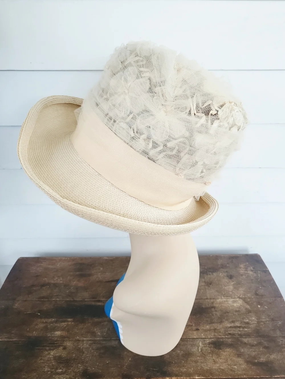 Vintage 60's Beige Floral Tulle Brim Cloche Hat ~Kentucky Derby~Garden Party - Picture 6 of 16